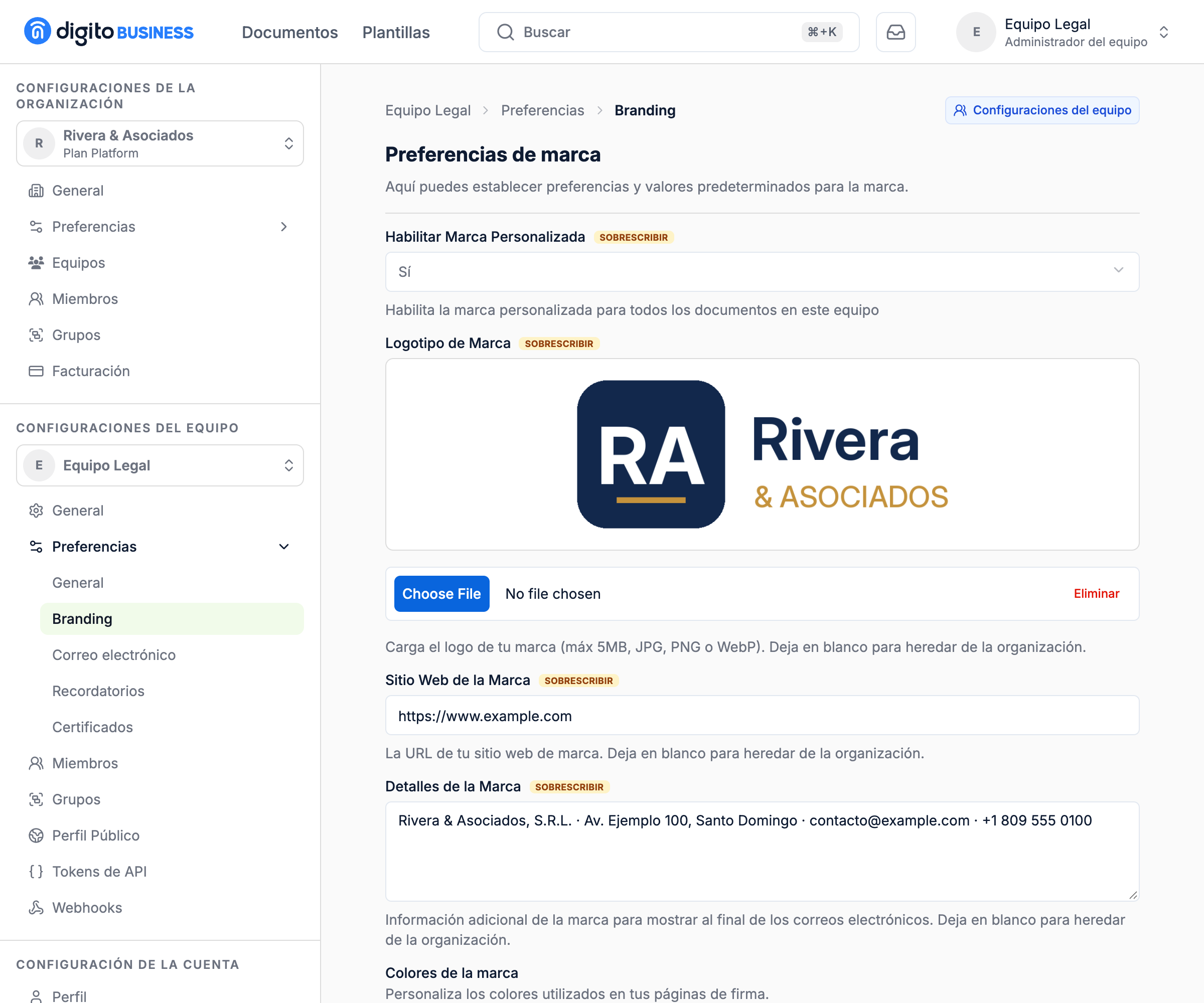 Preferencias de marca del Equipo Legal, con personalización activada, logo de muestra, sitio web y detalles de la marca.